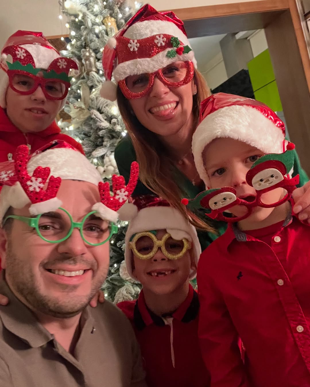 Сил і віри у світле майбутнє: зірки привітали українців з Новим роком-2025