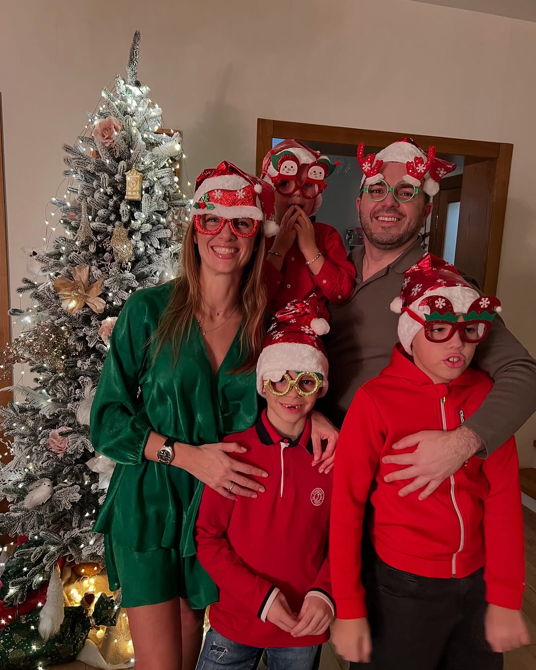 Сил і віри у світле майбутнє: зірки привітали українців з Новим роком-2025