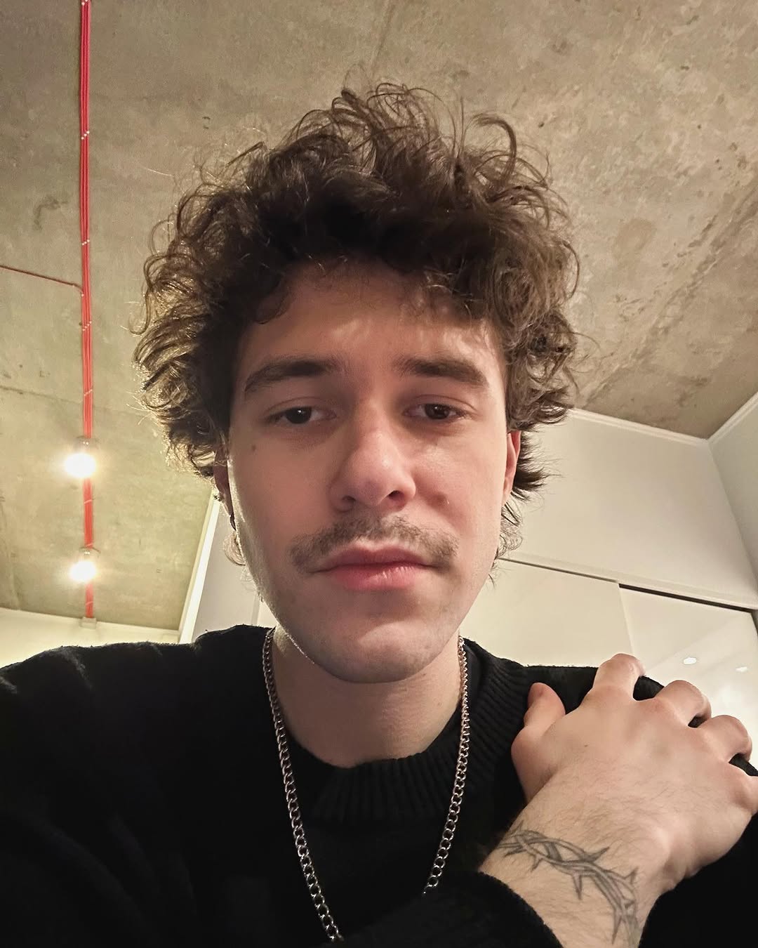 ENLEO оправдался после скандала из-за прослушивания российской музыки