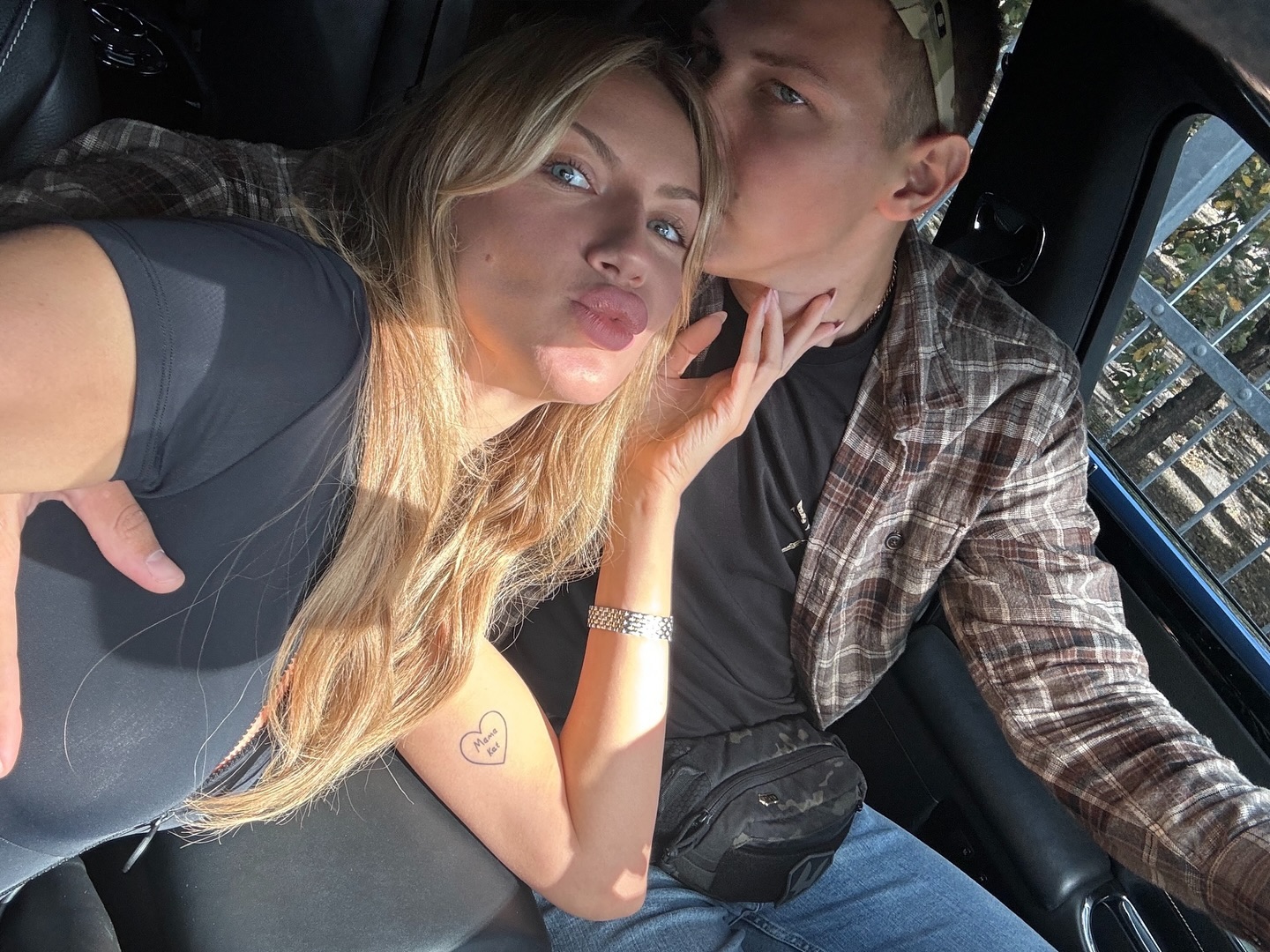 Леся Нікітюк заручилася з коханим-військовим і показала каблучку