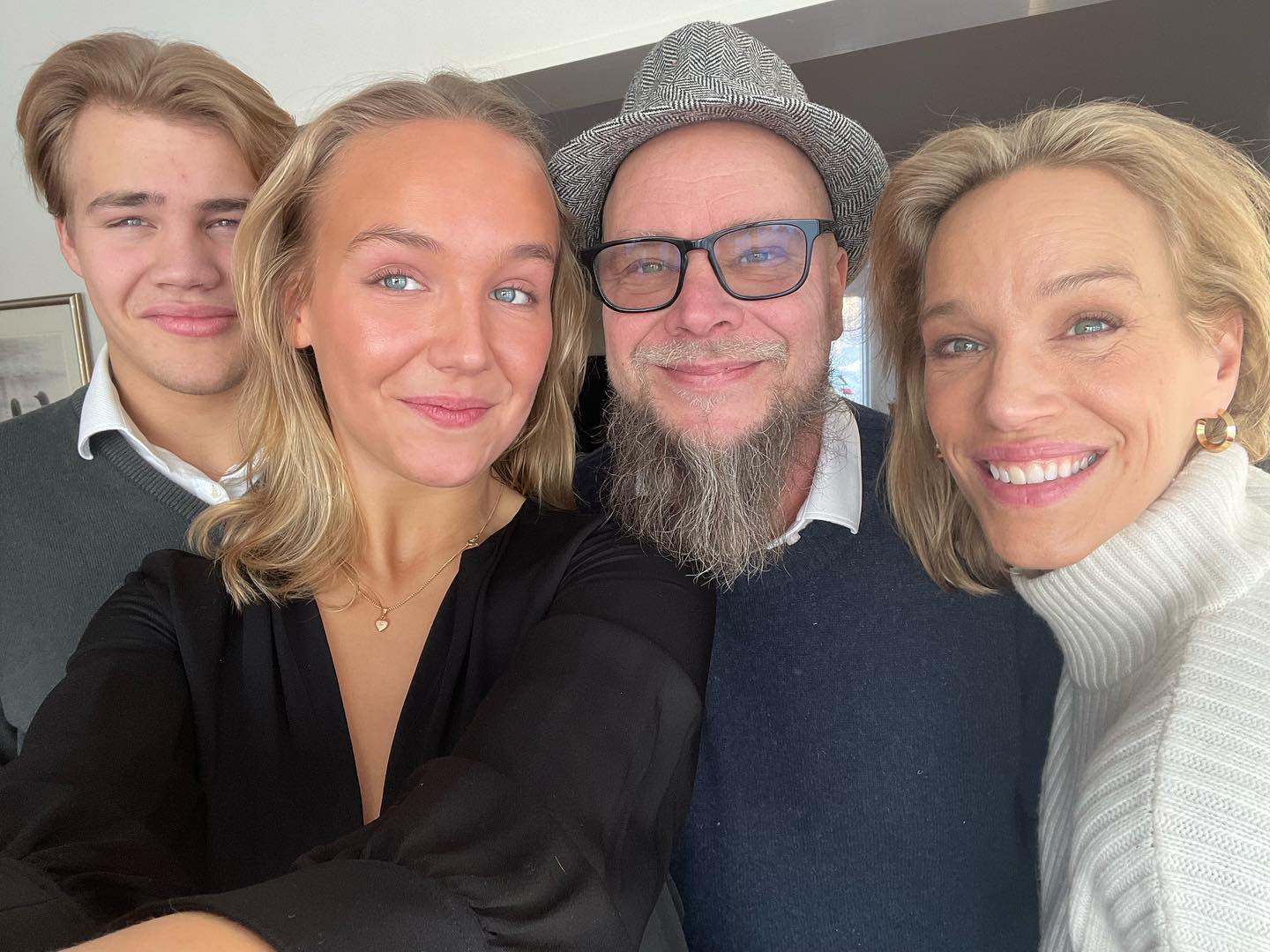 Как сегодня выглядит Петра из комедии "Такси": почти не изменилась (фото)