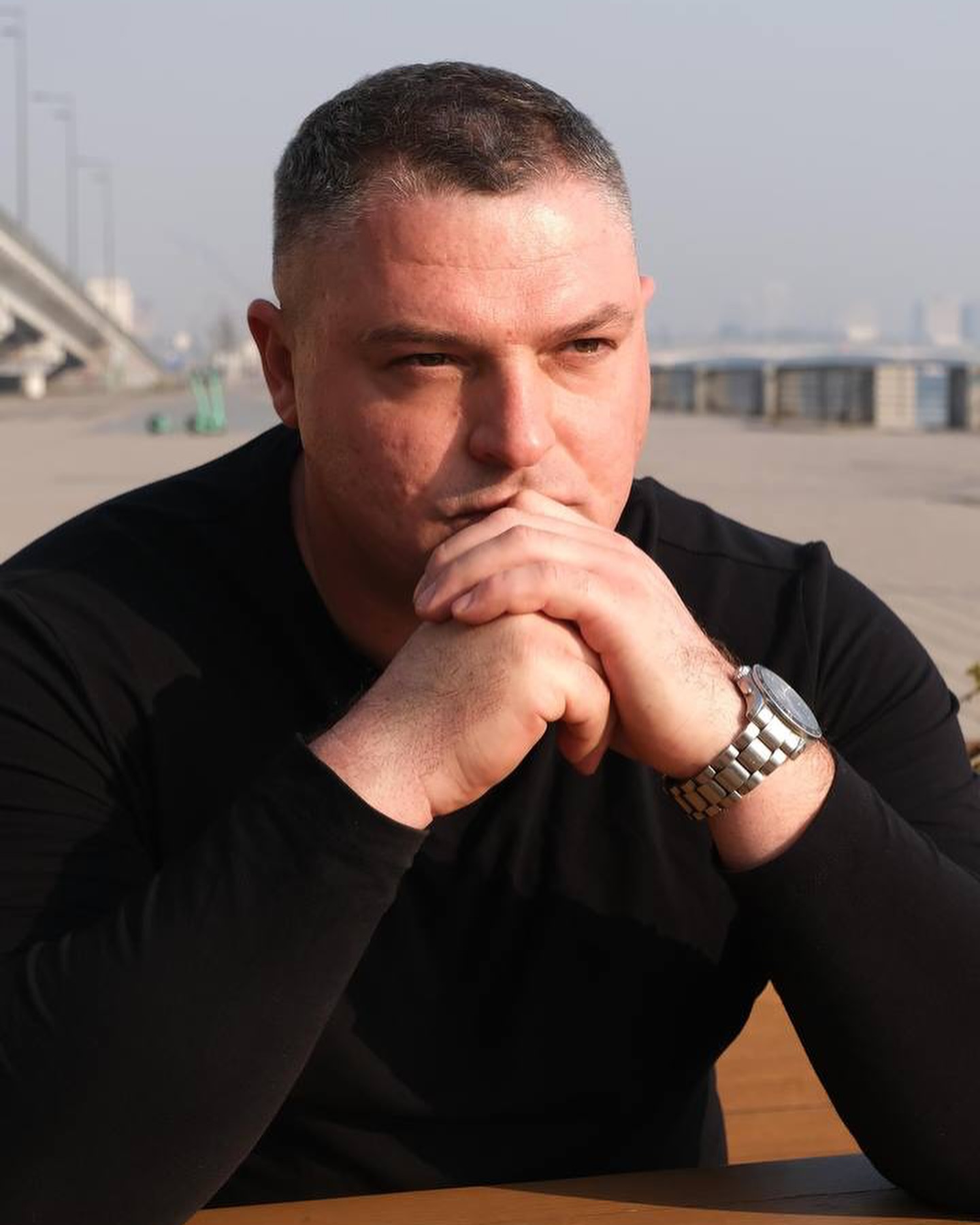 Зірка українських серіалів залишився без квартири через російську ракету