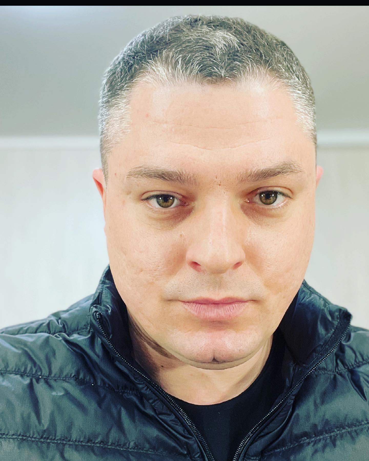 Зірка українських серіалів залишився без квартири через російську ракету