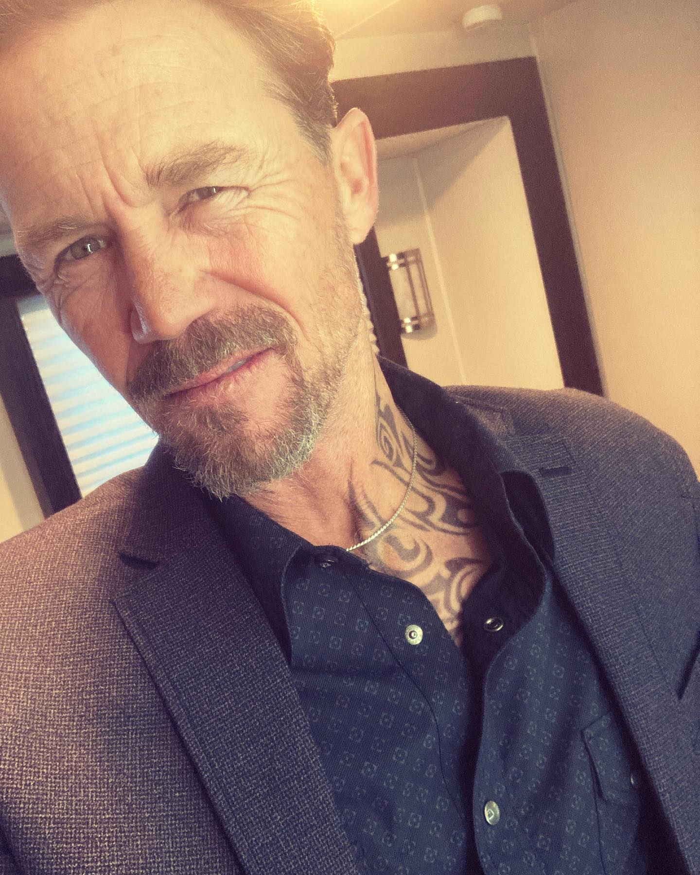 Який сьогодні вигляд має зірка серіалу "Всі жінки - відьми" Браян Краузе - йому вже за 50