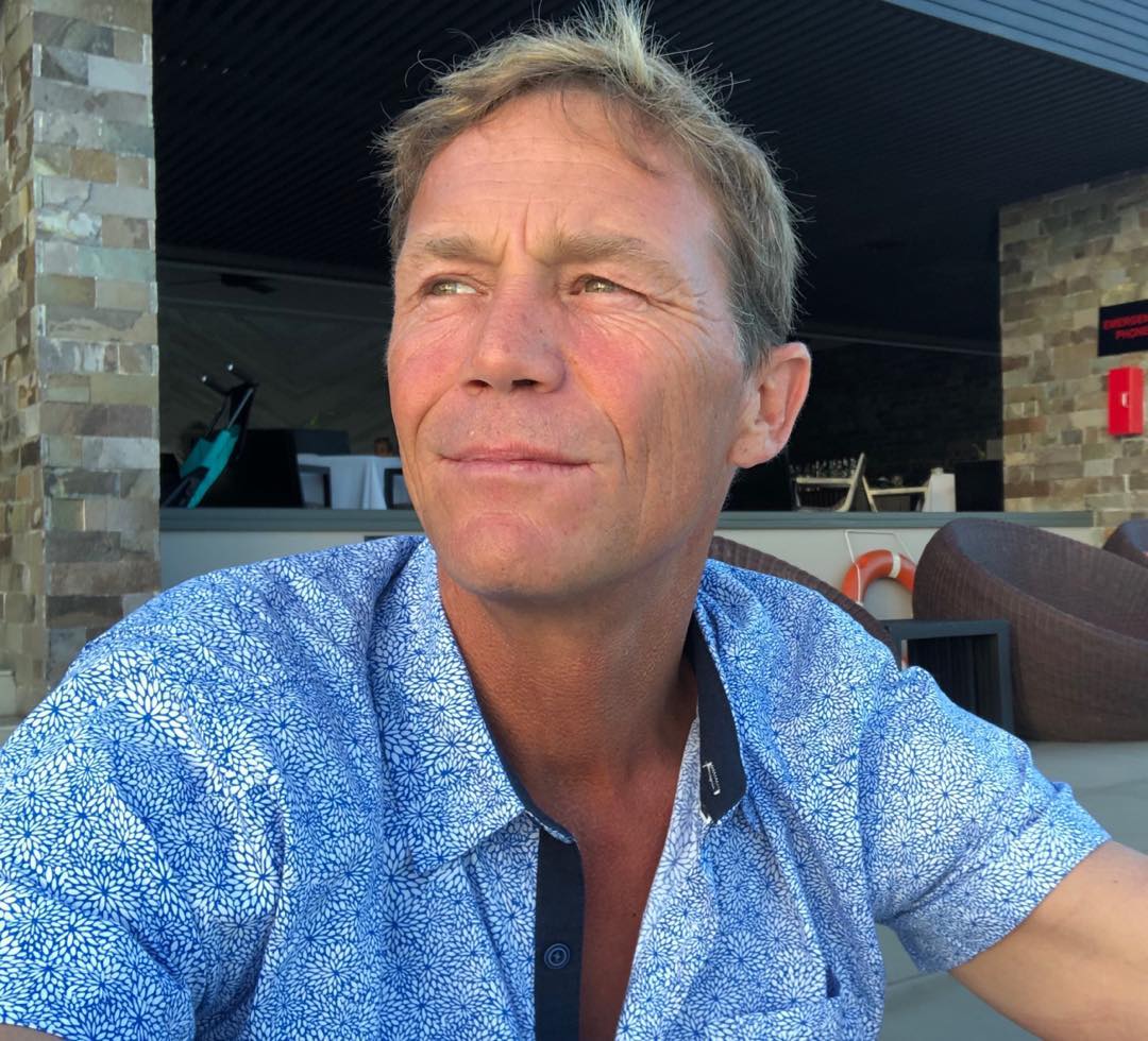 Який сьогодні вигляд має зірка серіалу "Всі жінки - відьми" Браян Краузе - йому вже за 50