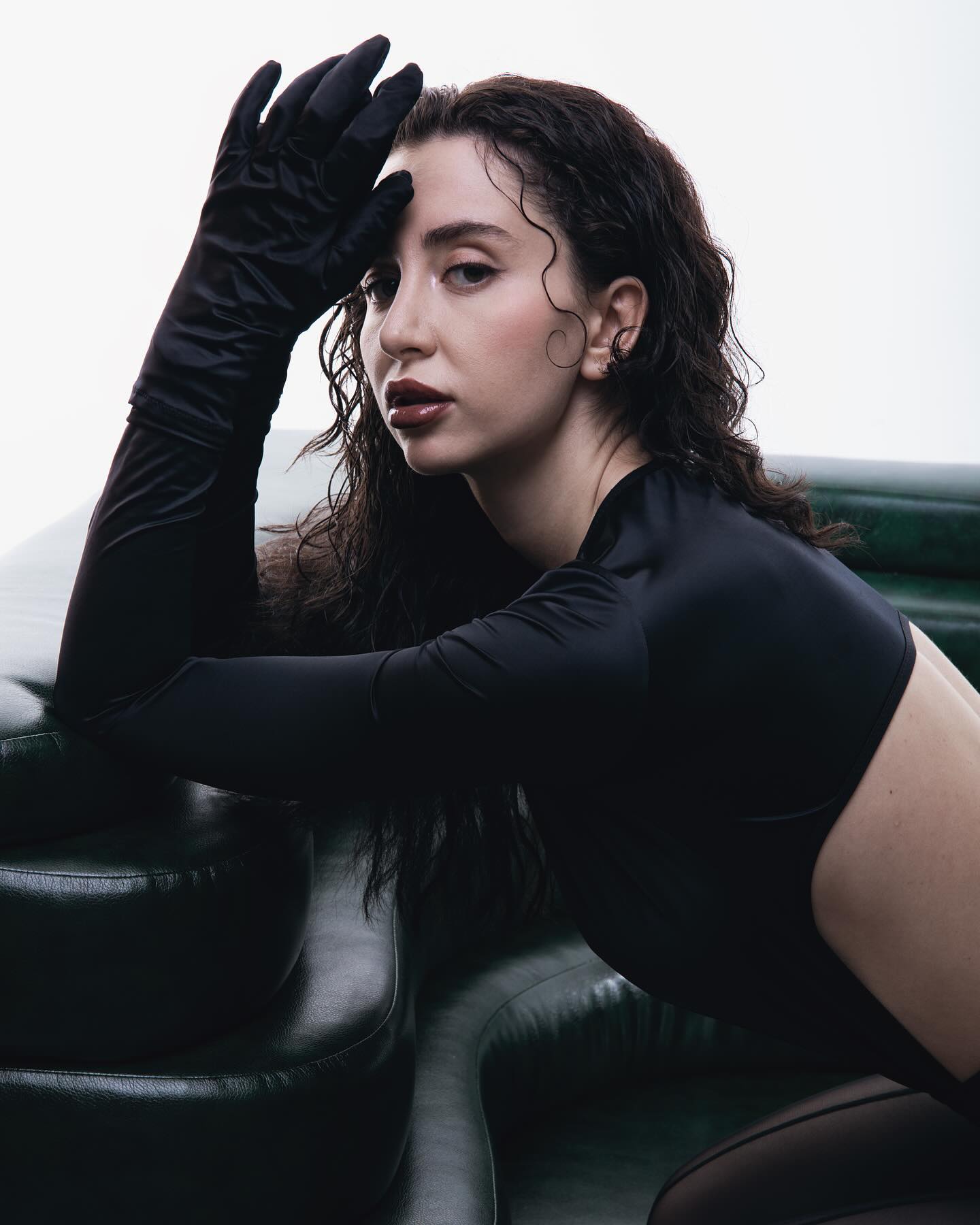 "Люди стали злые": известная блогерша сравнила Украину с Россией и поддержала предателей