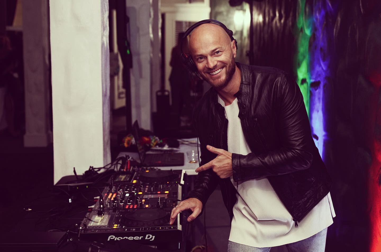 "Ничего личного, просто бизнес". Беглец Яма поразвлекался на вечеринке с россиянами