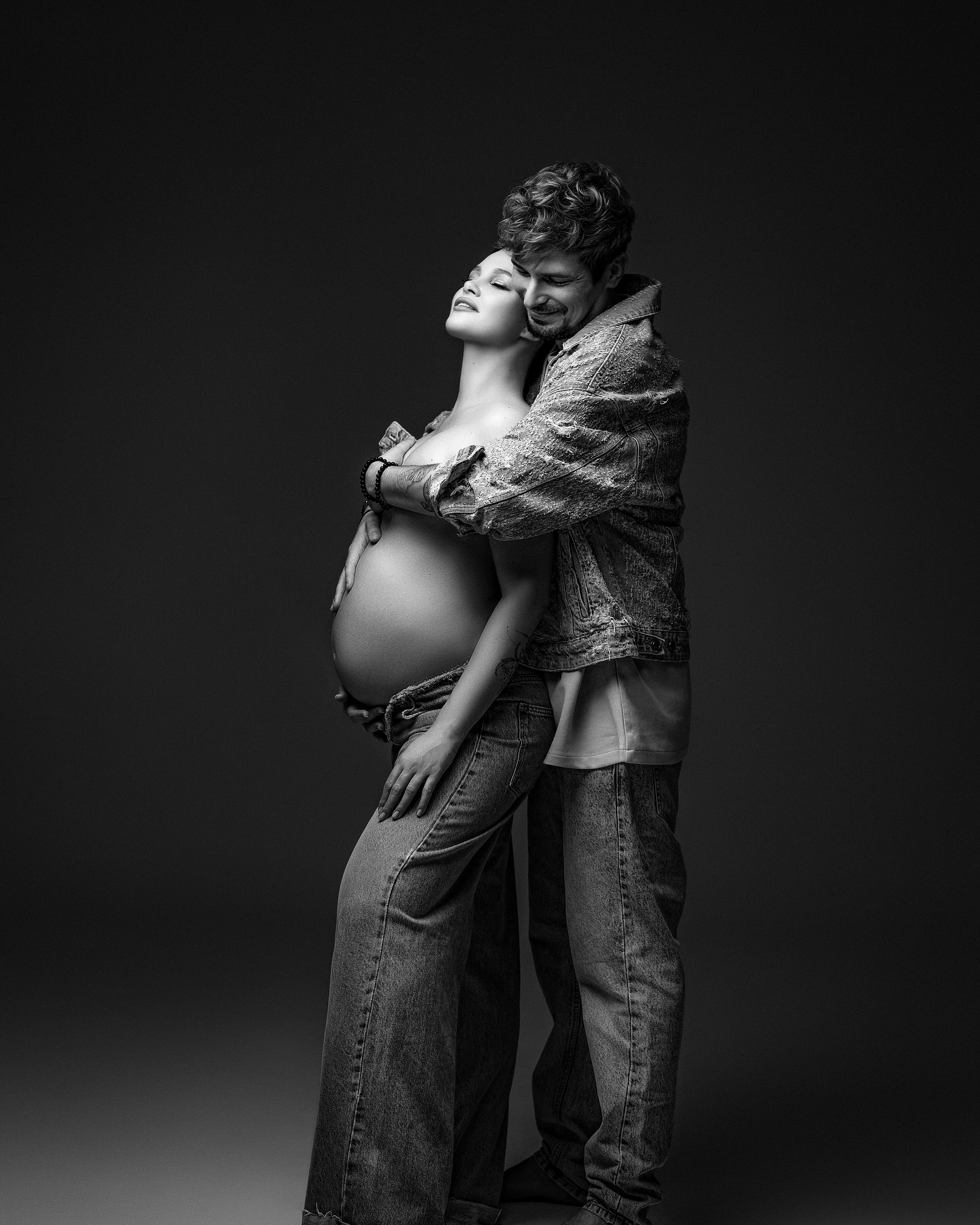 В ожидании чуда: жена Позитива восхитила стильными фото на последнем месяце беременности