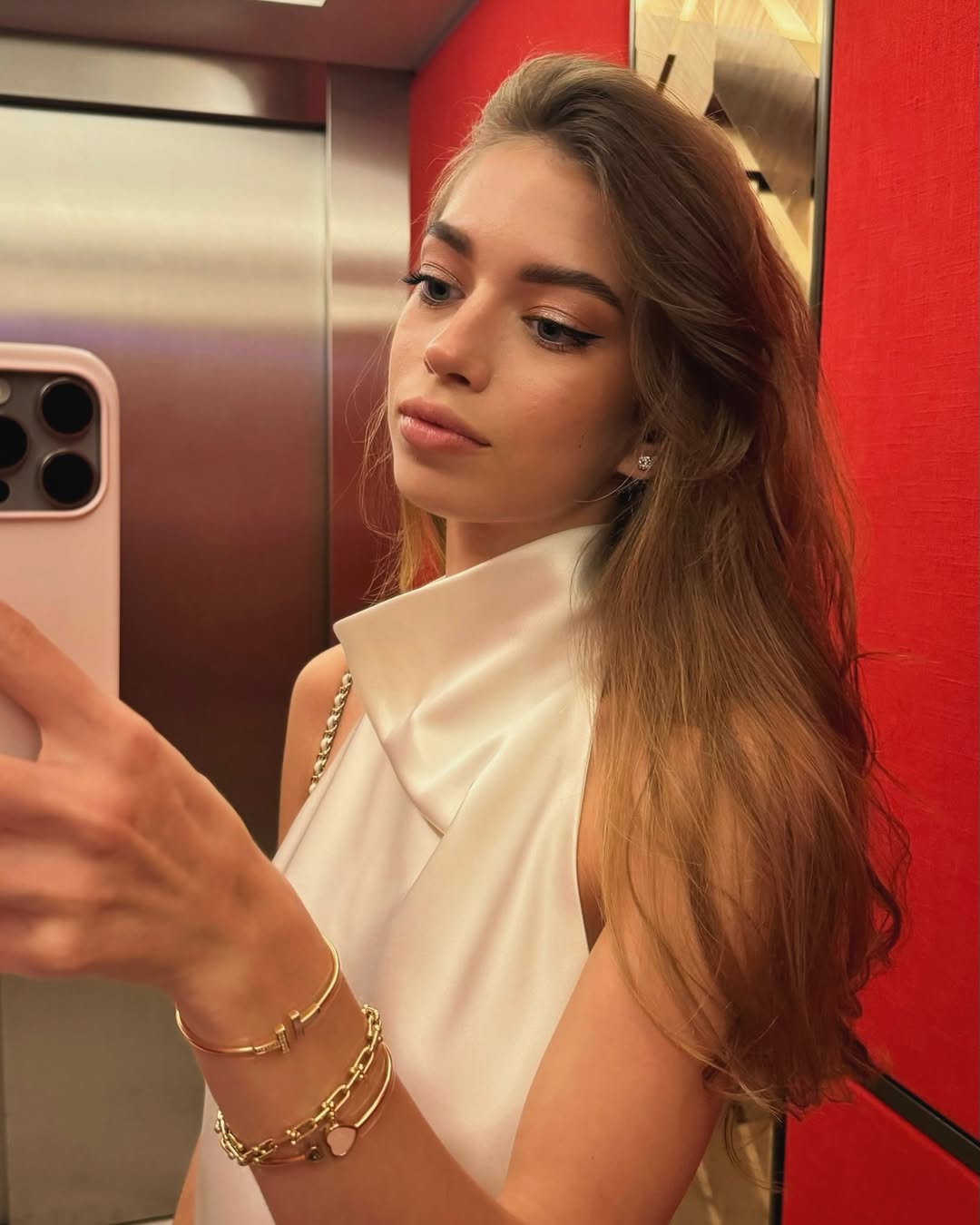 14-летняя дочь Веры Брежневой ответила на слухи о пластике лица