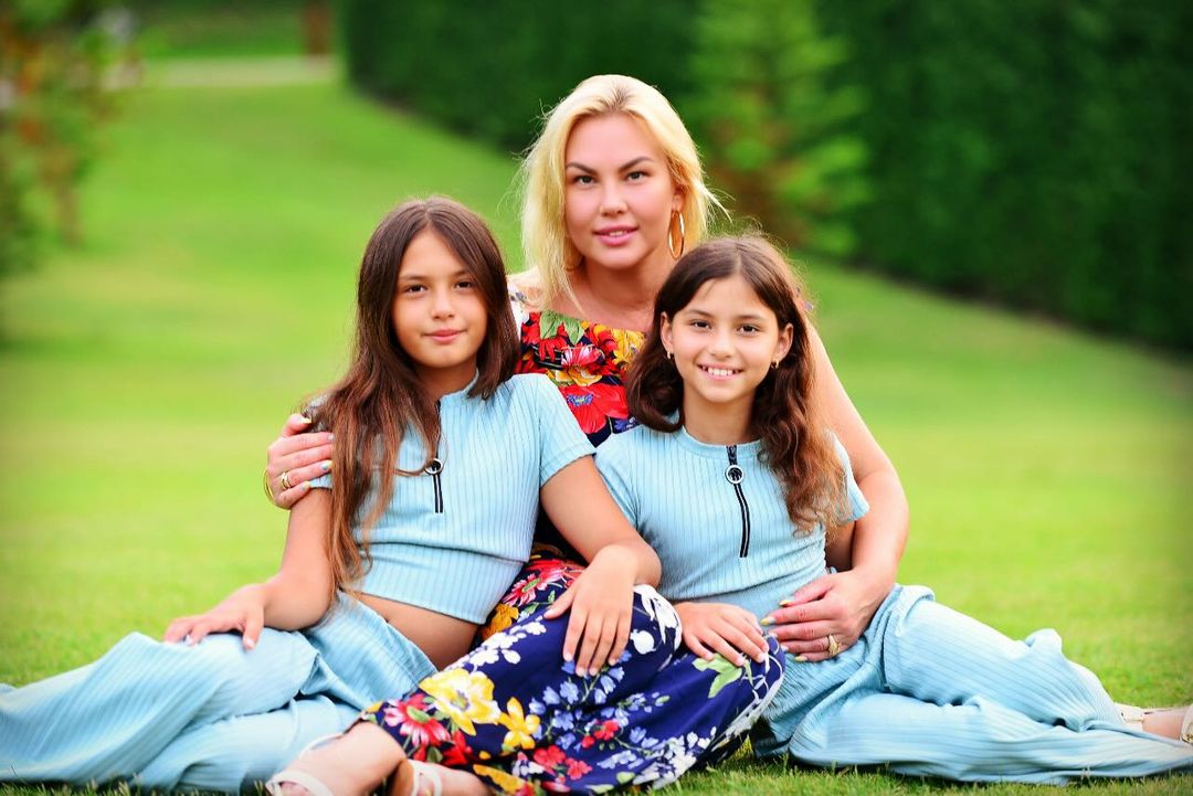 5 українських зірок, які виховують близнят