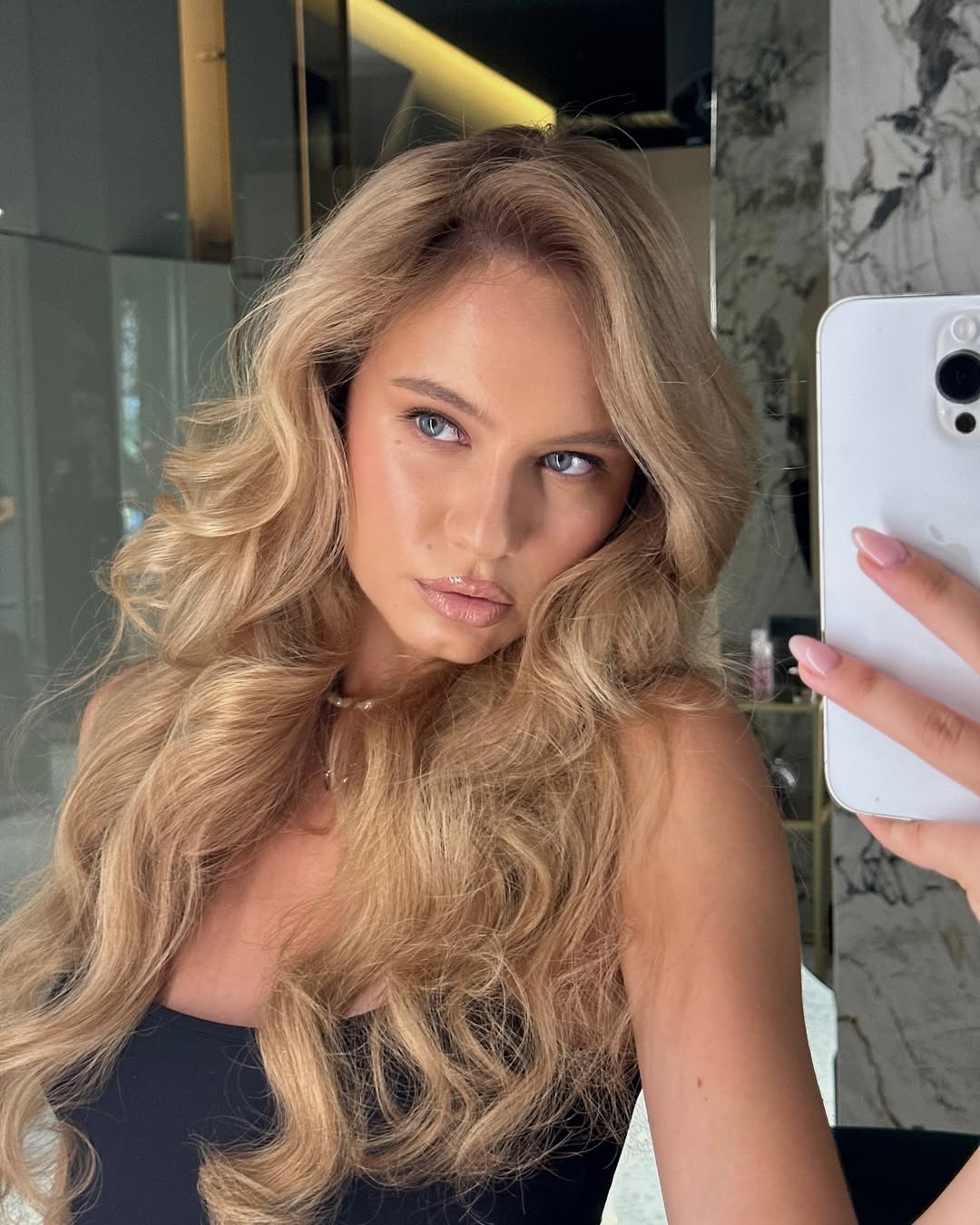 Участница "Холостяка" с Тереном попала в скандал из-за "тусовок" с россиянками