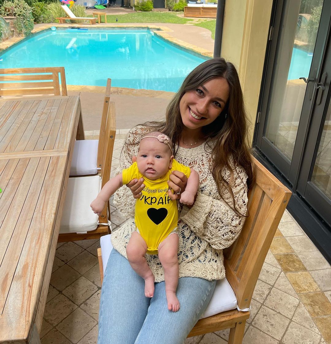 Победительница "Холостяка" в нижнем белье похвасталась фигурой после двух беременностей