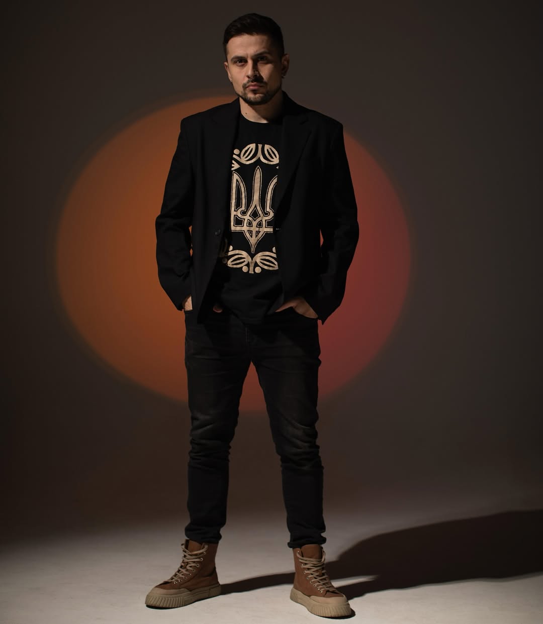 Відомий співак пригадав, про що його попросив Волошин задовго до втечі з України