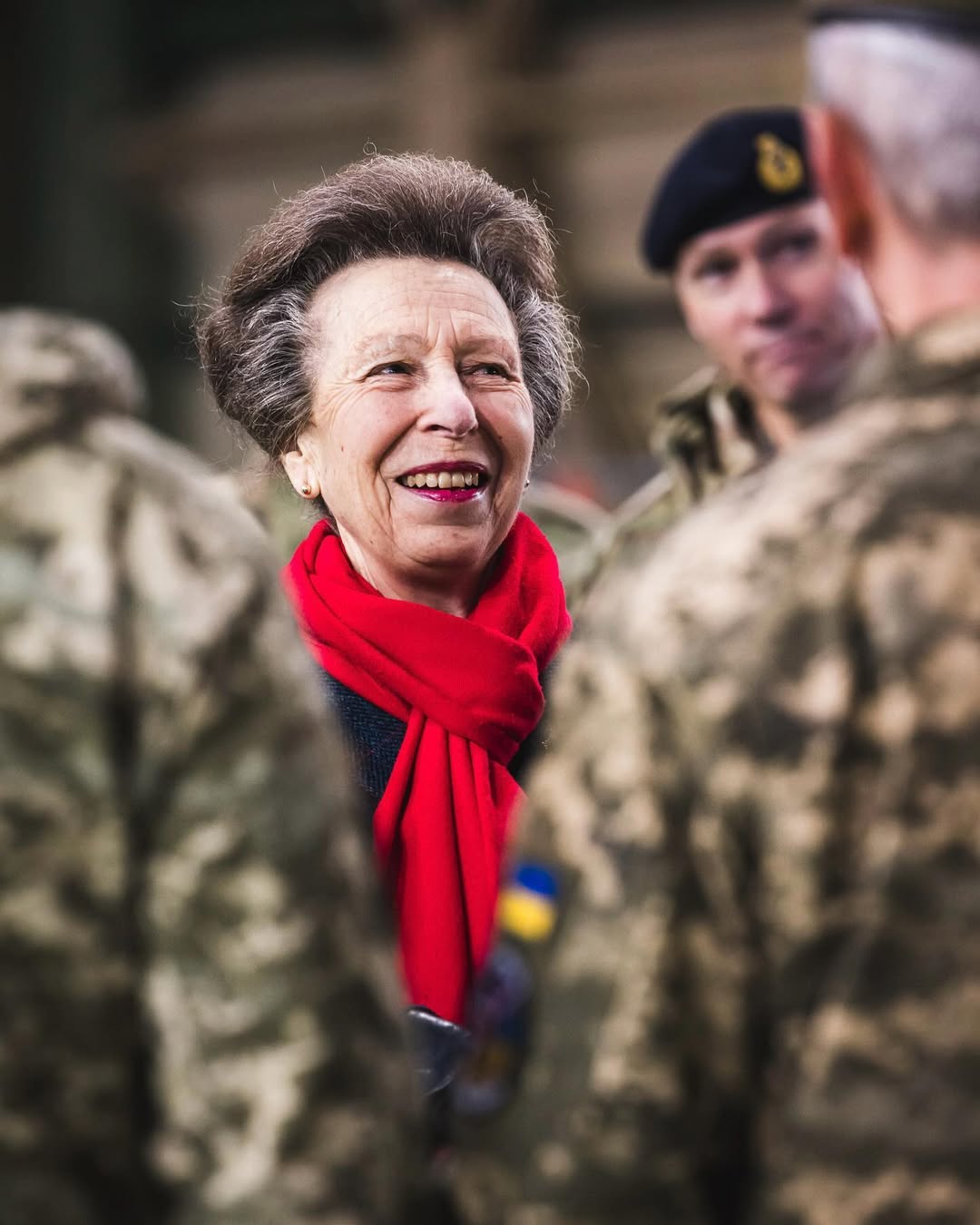 Принцеса Анна перевірила, як британські військові допомагають ЗСУ (фото)