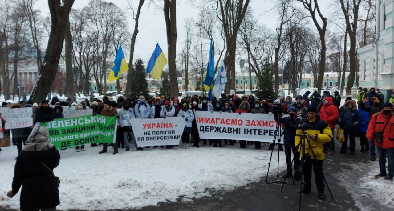 Низкий уровень COVID-вакцинации обусловлен недоверием к системе здравоохранения, - активист