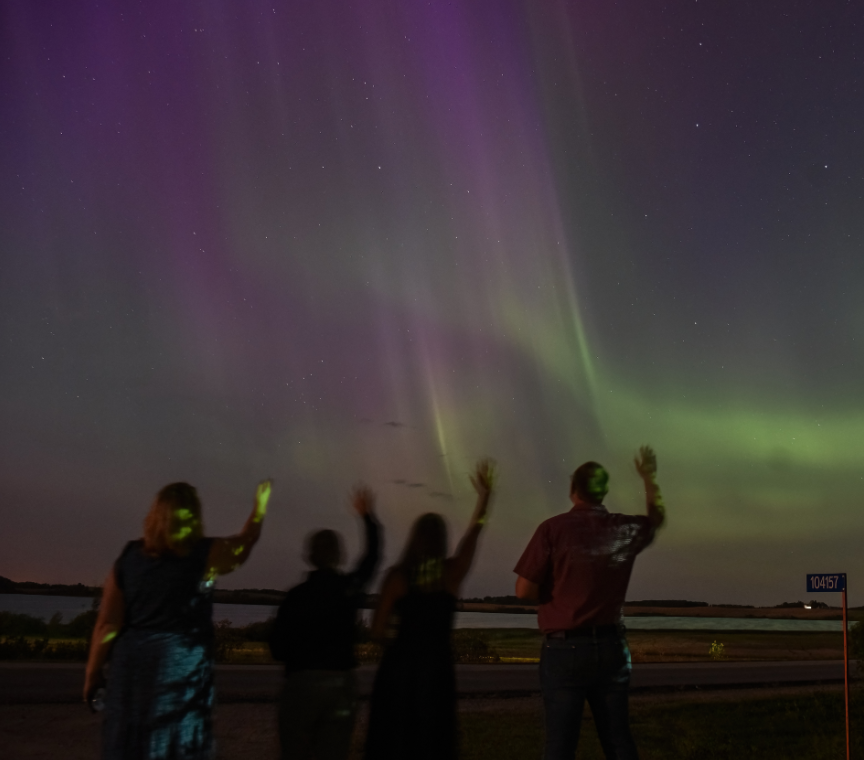Серія спалахів на Сонці викликала магнітні бурі і видовищні Аврори