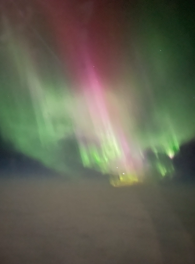 Ради потрясающего полярного сияния пилот развернул самолет на 360 градусов: вот как оно выглядит