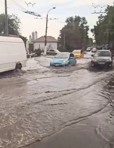 Внезапный залповый ливень затопил улицы Одессы: непогода готовит новый "сюрприз"
