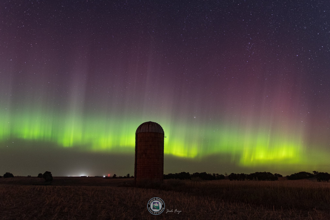 Серія спалахів на Сонці викликала магнітні бурі і видовищні Аврори