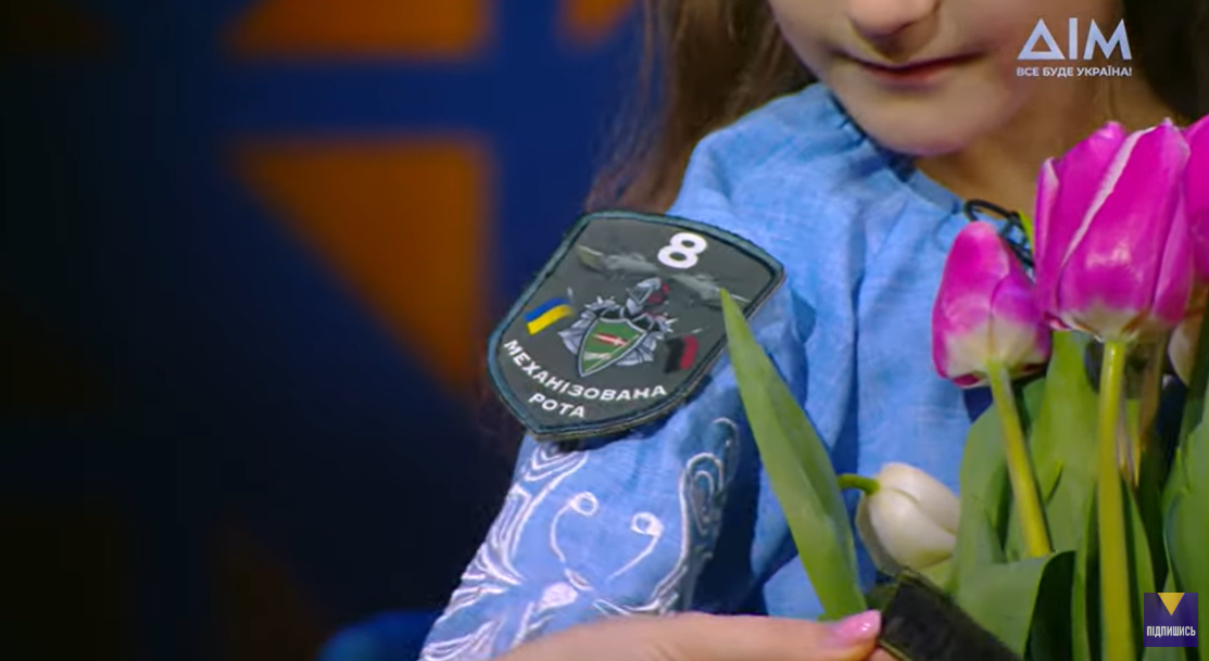 7-летняя украинка купила для воинов ВСУ 4 авто, дроны и Starlink, делая веночки (видео и фото)