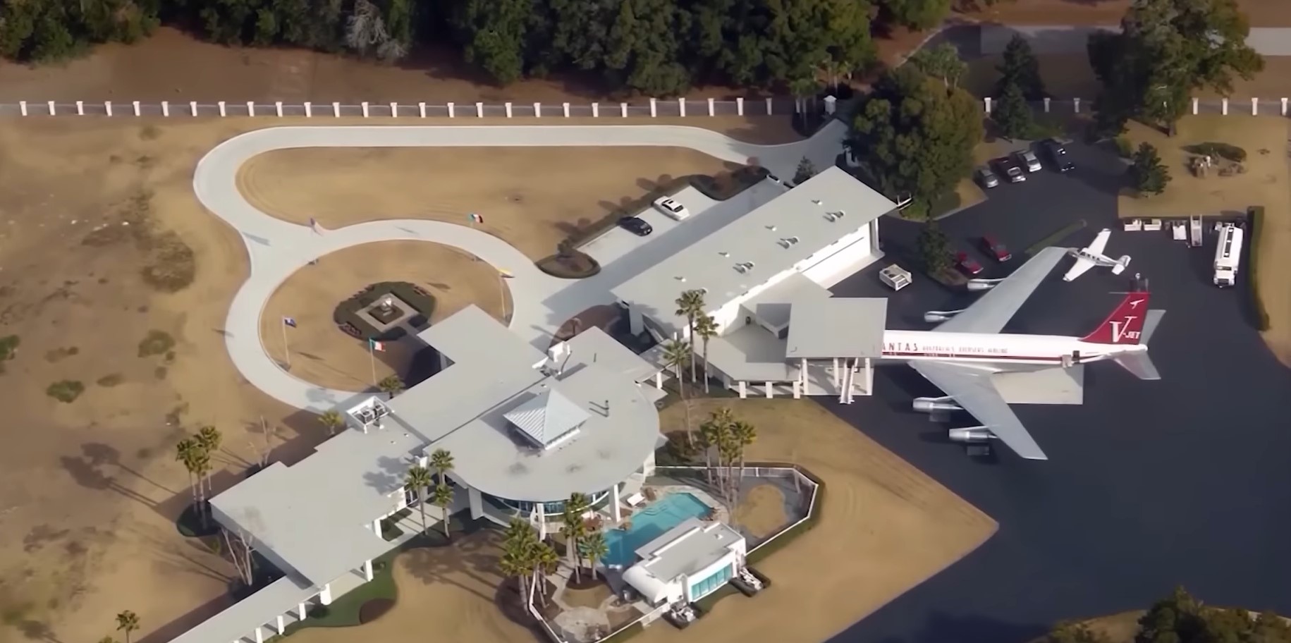 Самые странные дома в мире: вы будете поражены зданиями, в которых живут люди