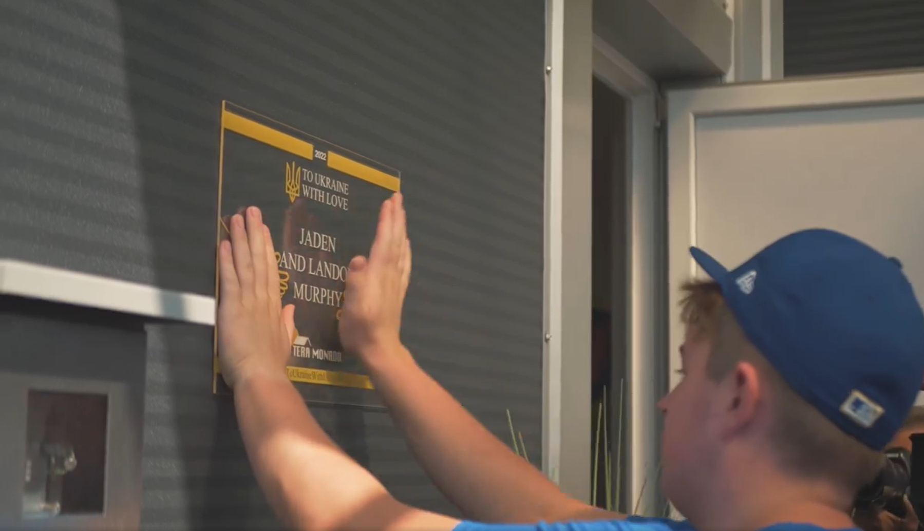 У США школярі зібрали гроші на модульні будинки для українців, і приїхали в Макарів для зведення