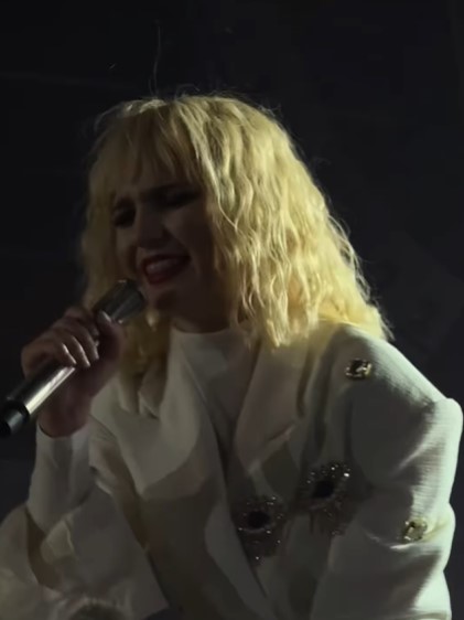 Без очков и маски. На втором сольном концерте Klavdia Petrivna полностью показала лицо