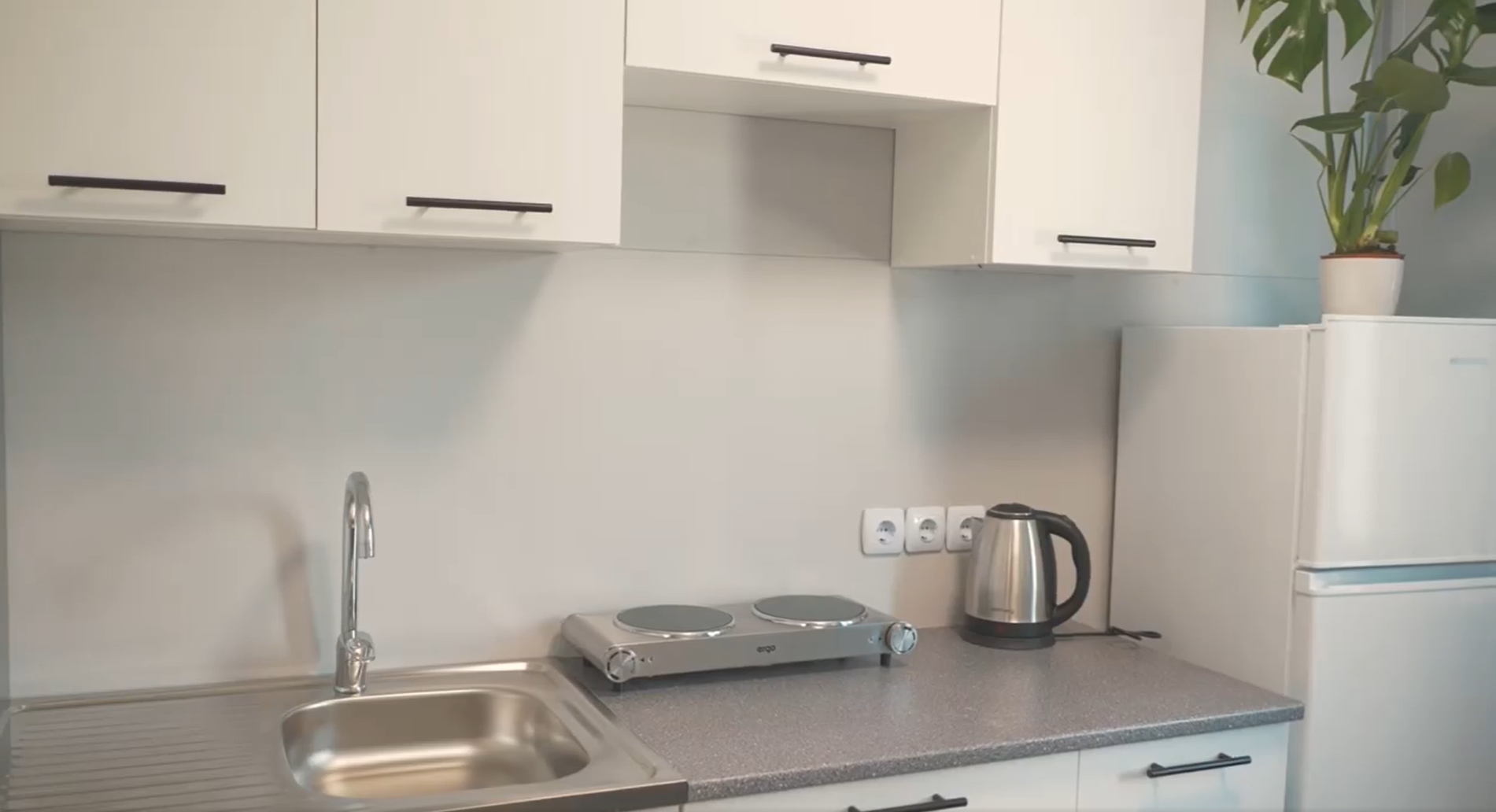 У США школярі зібрали гроші на модульні будинки для українців, і приїхали в Макарів для зведення