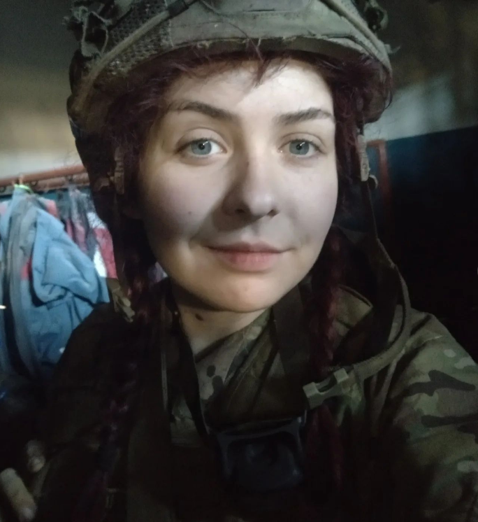 Герої оборони Маріуполя відкрили матч Динамо-Шахтар: "Пташка" виконала гімн, а Діанов зробив перший удар (відео)