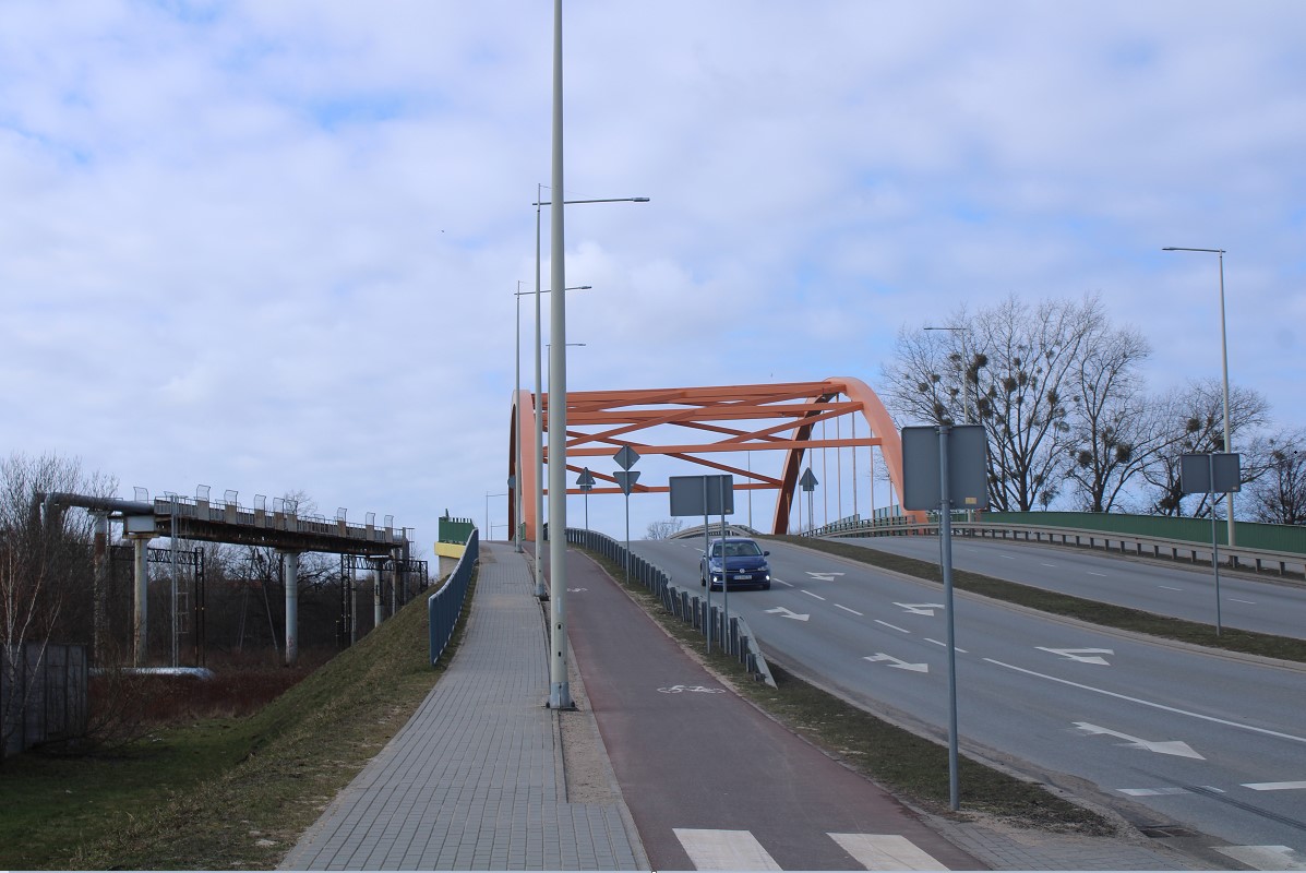 Платний проїзд та скасування пільг. Що зміниться влітку для українців у Польщі