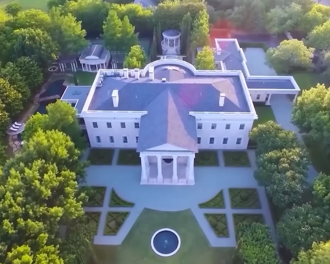 Самые странные дома в мире: вы будете поражены зданиями, в которых живут люди