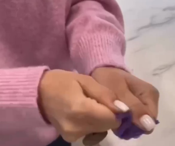 Как еще в магазине понять, что одежда покроется катышками