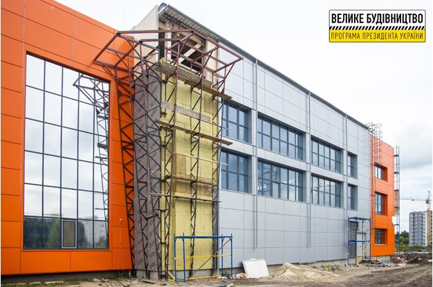 У Слобожанському завершується будівництво басейну