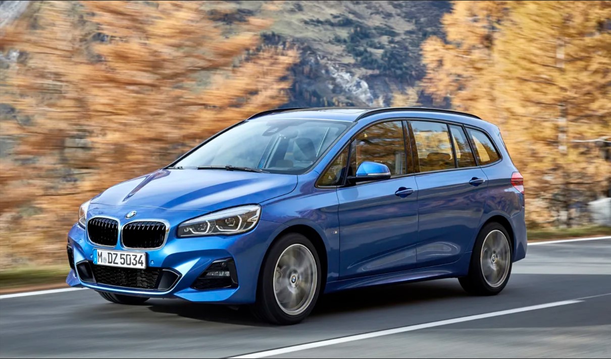 С тремя рядами кресел и багажником: ТОП-5 семиместных минивэнов с пробегом