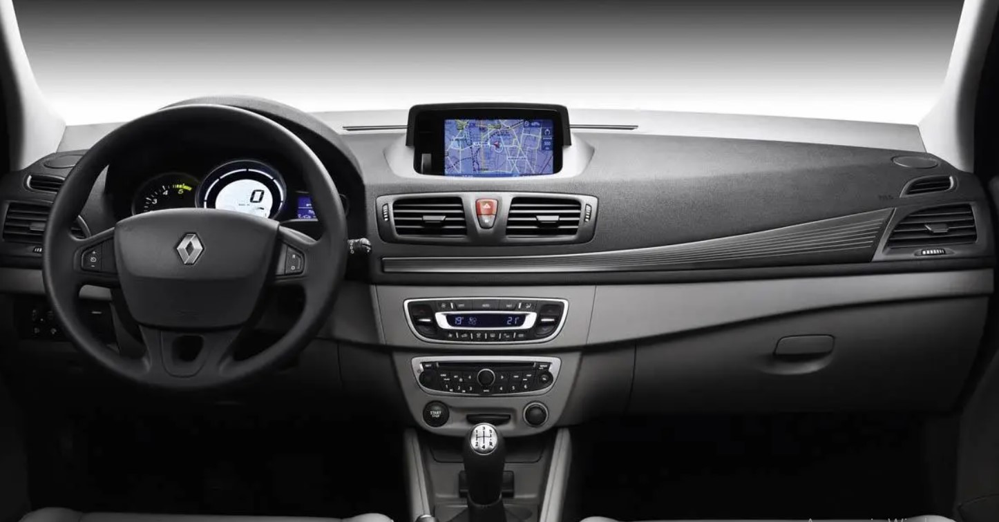 Выбираем лучший универсал с пробегом: Volkswagen Golf против Renault Megane