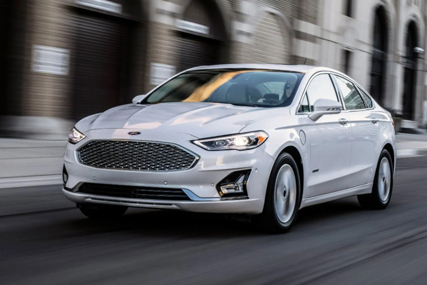 Бензин плюс киловатты: ТОП-5 плагин-гибридов с пробегом