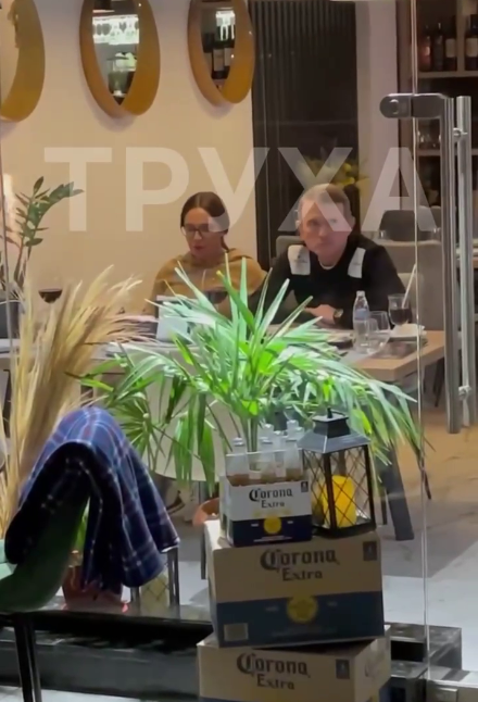 Медведчук і Марченко "засвітилися" в кафе Ялти, сховавшись за вазоном і мексиканським пивом