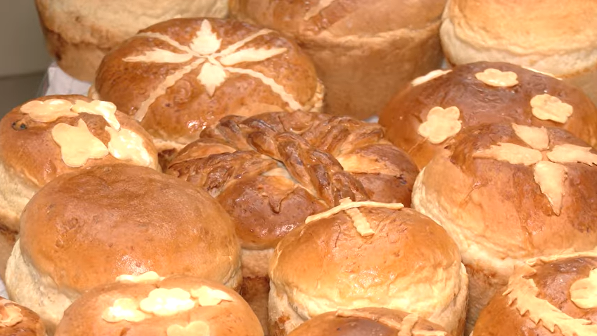 Во Львове создали самый большой тризуб из пасок: смотрите, как установили новый рекорд Украины