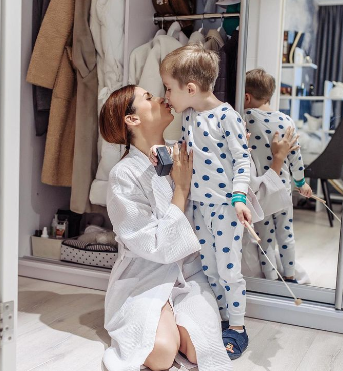 Зірка "Кріпосної" потрапила до лікарні з маленьким сином: "дуже неприємний вірус"