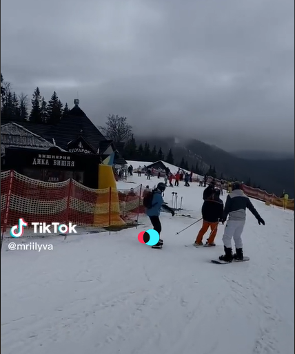 200 грн за "погладити собак". Досвідчена лижниця показала ціни у Буковелі в розпал сезону