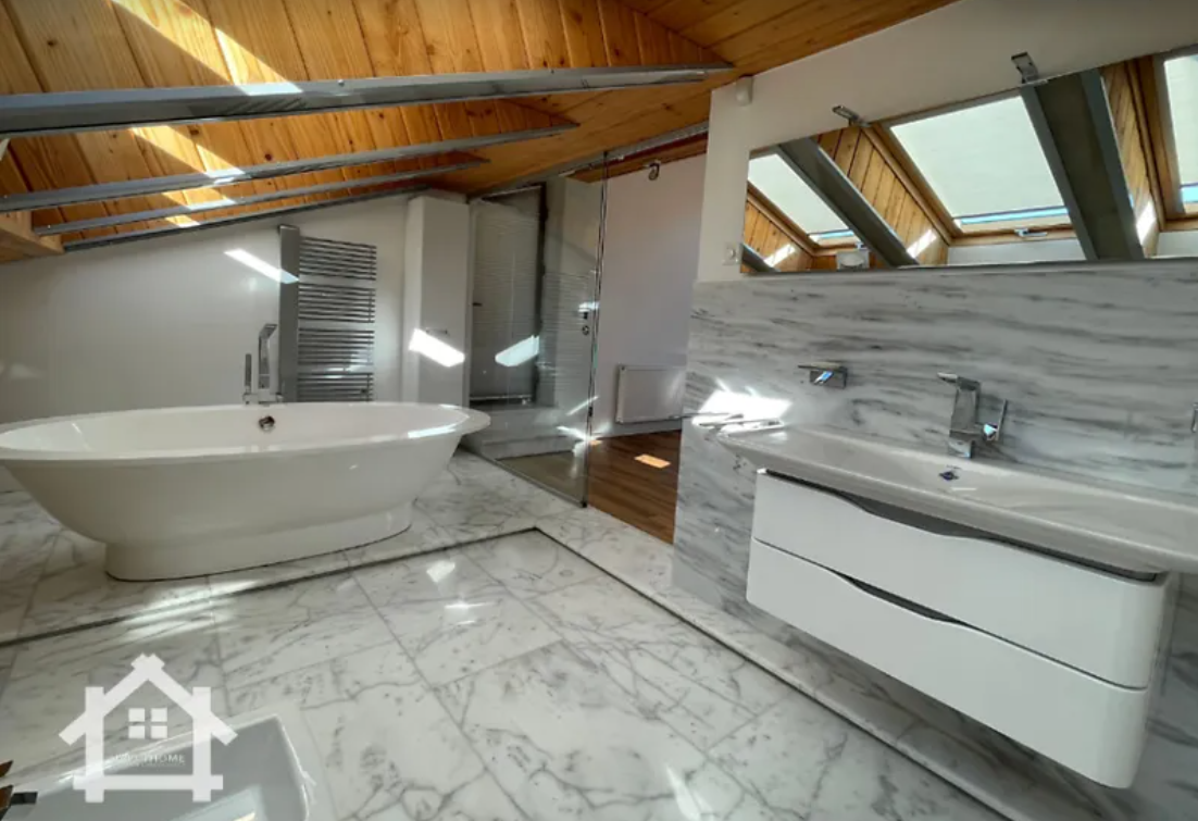 У Львові за 37 мільйонів продають VIP-квартиру з "гарним краєвидом": як виглядає житло