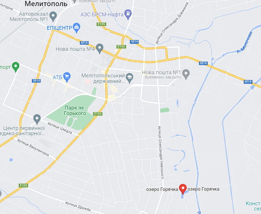 У Мелітополі рашисти вирішили відкрити купальний сезон на "озері смерті": зганяють туди дітей