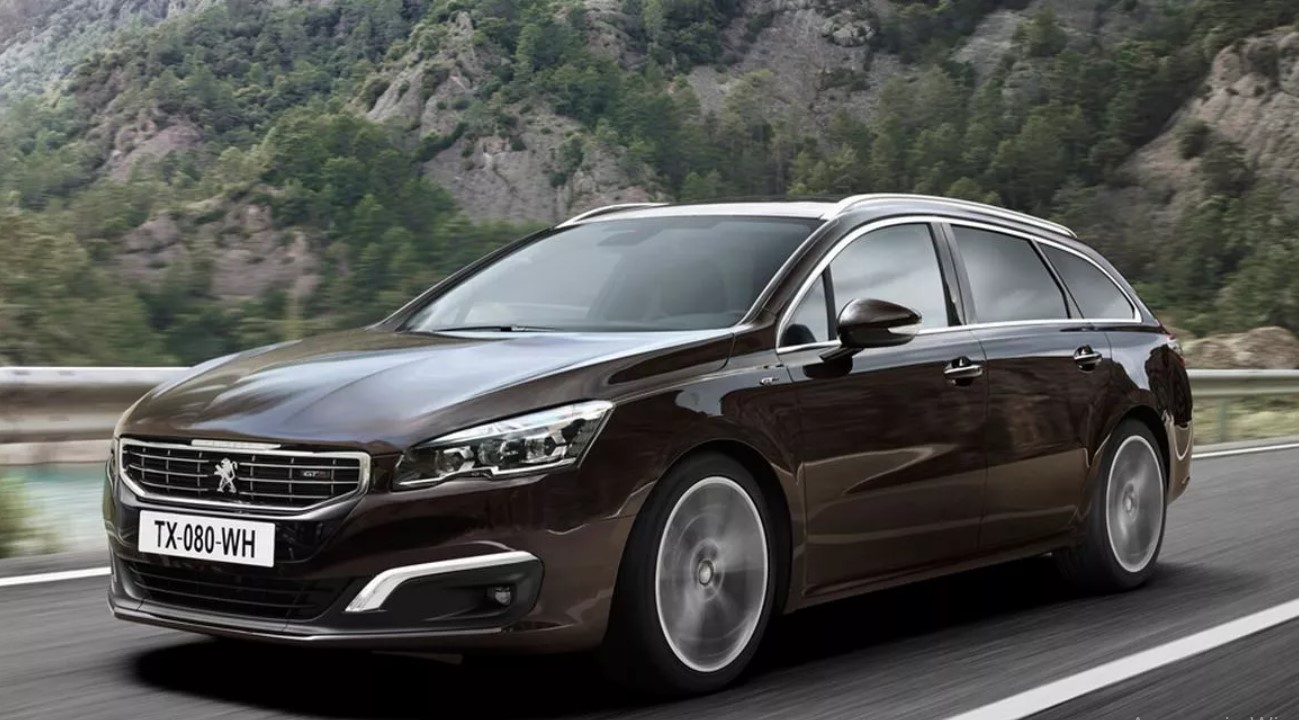 Для города и путешествий: ТОП-5 больших универсалов с малым расходом топлива