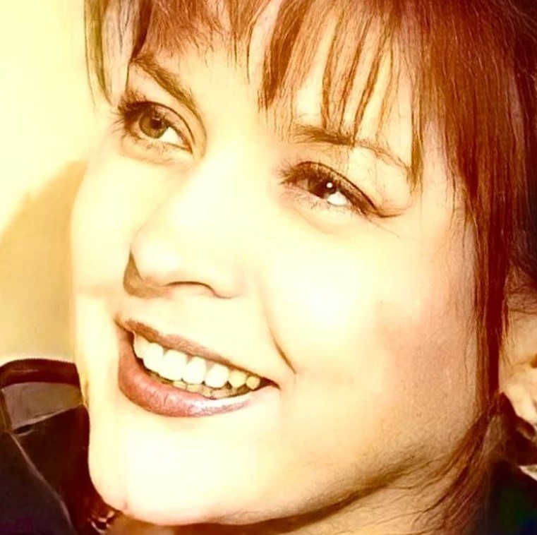 Викладачка вокалу, мама і бабуся: як сьогодні виглядає колишня дружина Іво Бобула Лілія Сандулесу (фото)