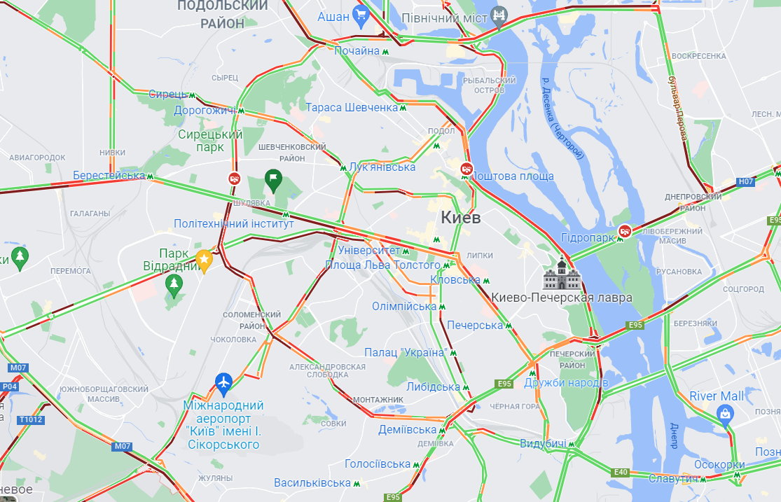 Движение в Киеве затруднено: город сковали пробки