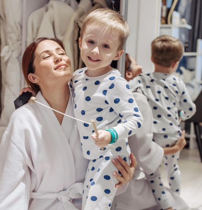 Зірка "Кріпосної" потрапила до лікарні з маленьким сином: "дуже неприємний вірус"