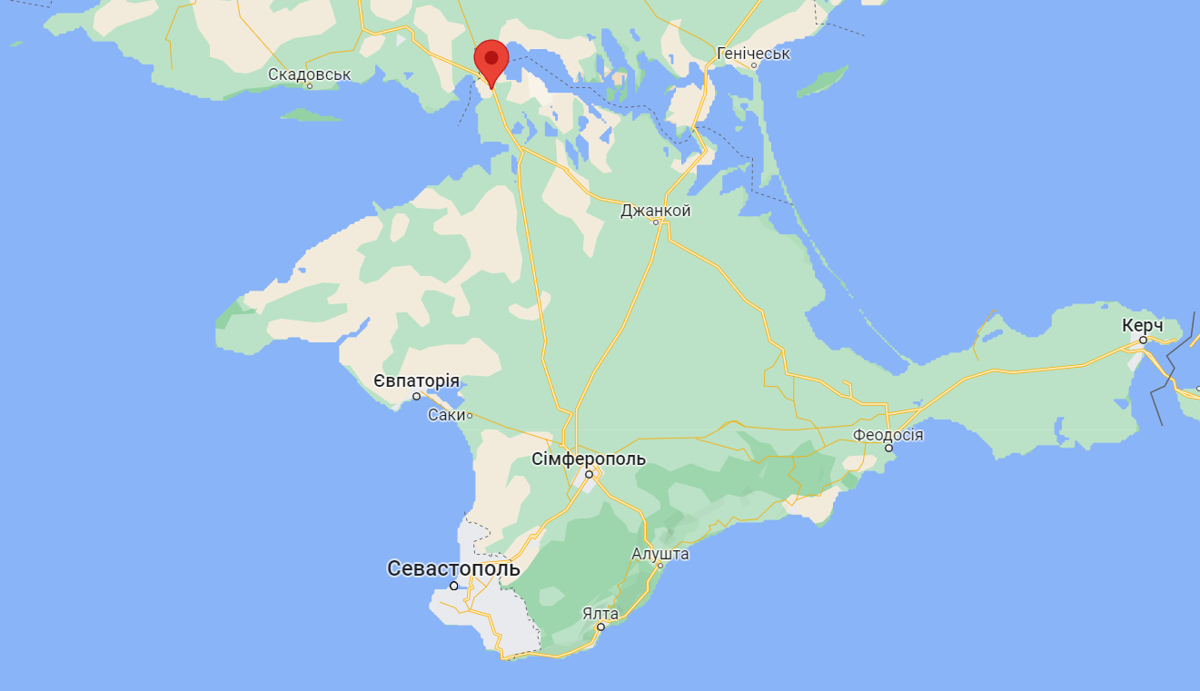 На півночі Криму вночі чули вибухи: постраждала ферма з окупантами, - ЗМІ