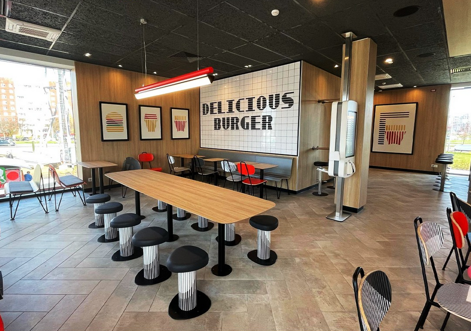 В Украине открылся самый новый McDonald's: где и как он выглядит (фото)