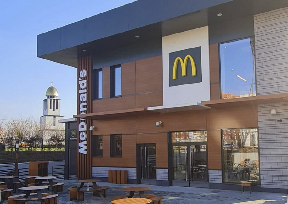 В Украине открылся самый новый McDonald's: где и как он выглядит (фото)