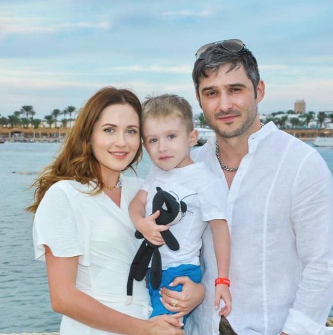 Зірка "Кріпосної" потрапила до лікарні з маленьким сином: "дуже неприємний вірус"